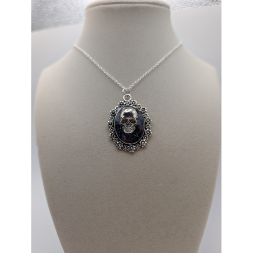 Spooky Vibes Skull Necklace