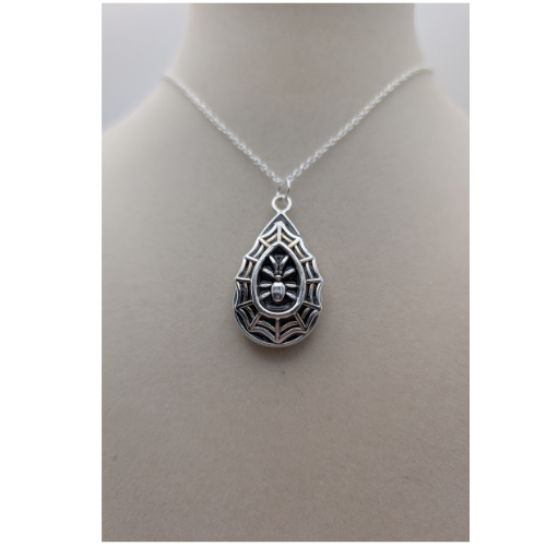 Spooky Vibes Spider Necklace